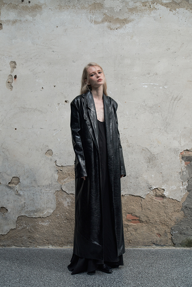 Ili Node Eco-waxed Leather Double Collar Suit Long Jacket