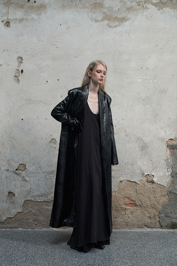 Ili Node Eco-waxed Leather Double Collar Suit Long Jacket