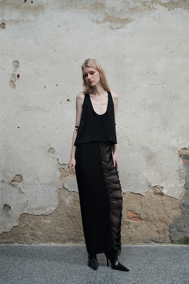 Ili Node Cropped One Shoulder Strappy Half Skirt