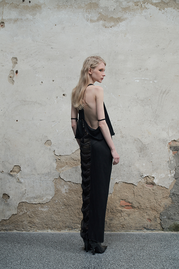 Ili Node Cropped One Shoulder Strappy Half Skirt