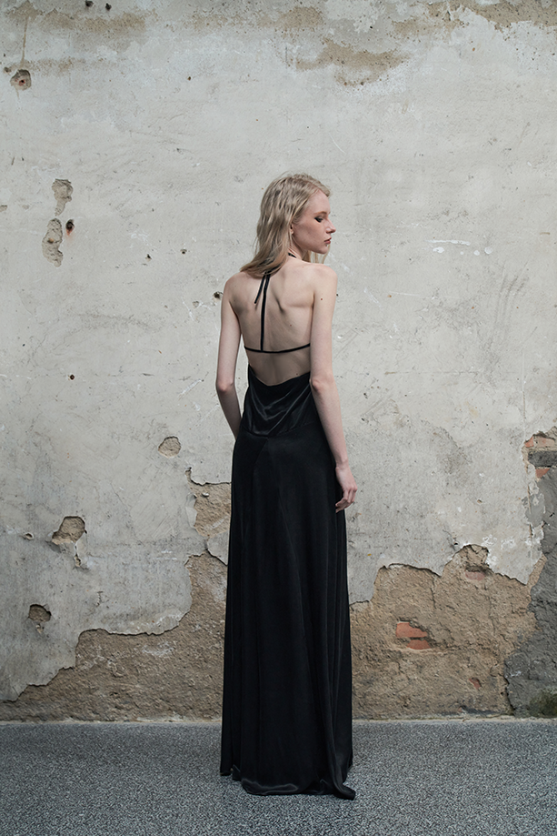 Ili Node Cropped Neckline Dress